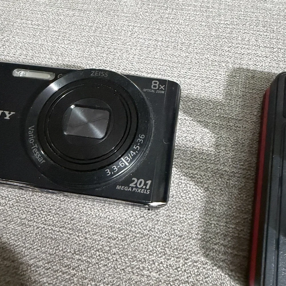Sony Cybershot DSC-W830 20.1MP Digital Camera Black Zeiss Lens Charger 3 Battery